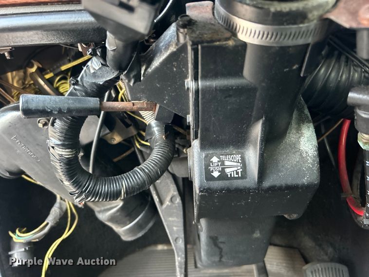 image for item EG0983 2000 Freightliner  FLD semi truck