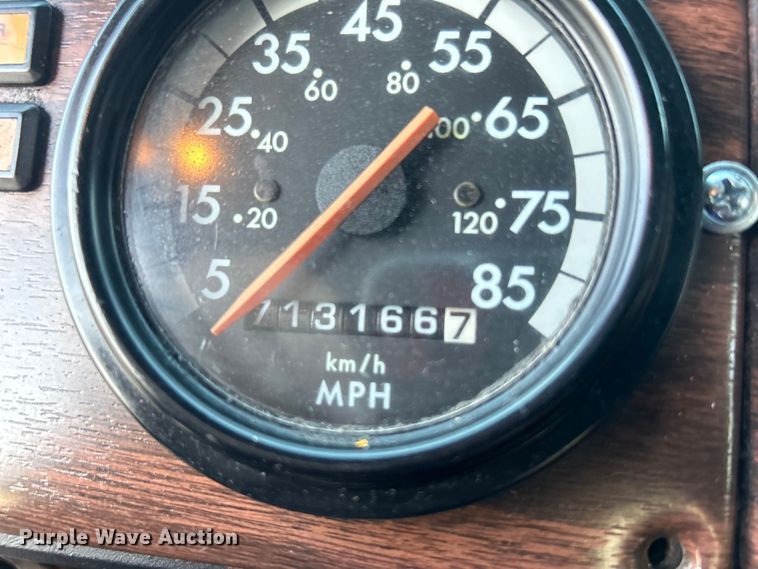 image for item EG0983 2000 Freightliner  FLD semi truck