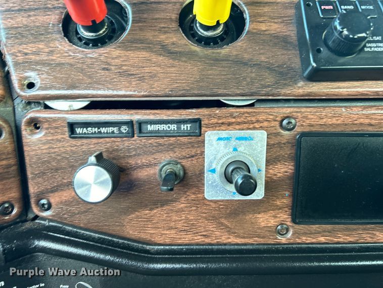 image for item EG0983 2000 Freightliner  FLD semi truck