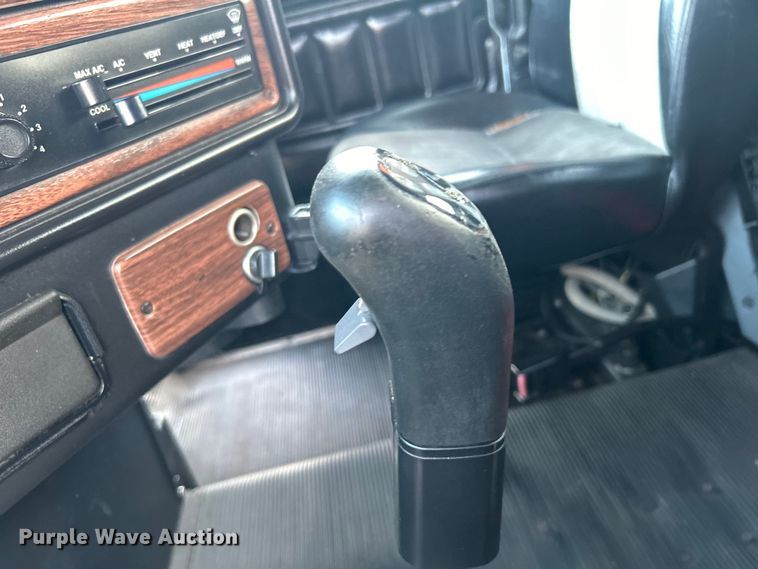 image for item EG0983 2000 Freightliner  FLD semi truck