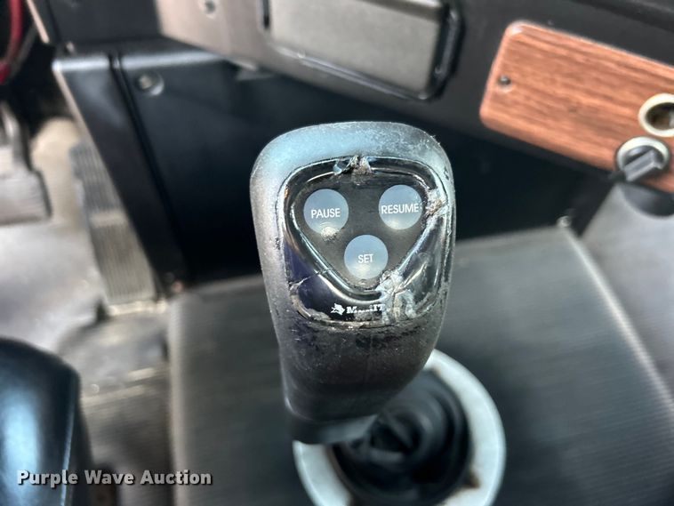 image for item EG0983 2000 Freightliner  FLD semi truck