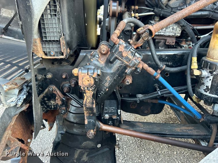 image for item EG0983 2000 Freightliner  FLD semi truck