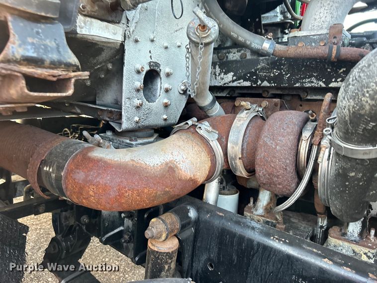 image for item EG0983 2000 Freightliner  FLD semi truck