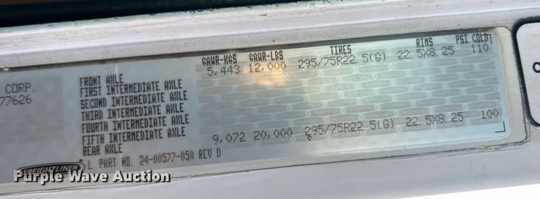 image for item EG0983 2000 Freightliner  FLD semi truck