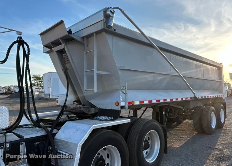 image for item EG0984 1995 Hibilt end dump trailer
