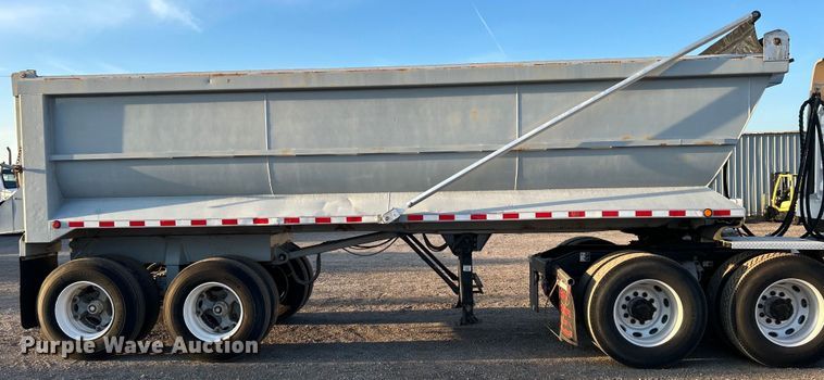 image for item EG0984 1995 Hibilt end dump trailer