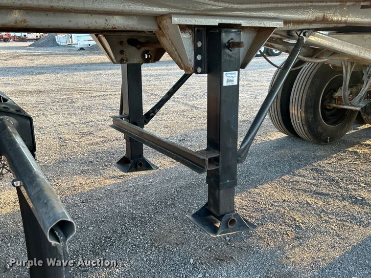 image for item EG0984 1995 Hibilt end dump trailer