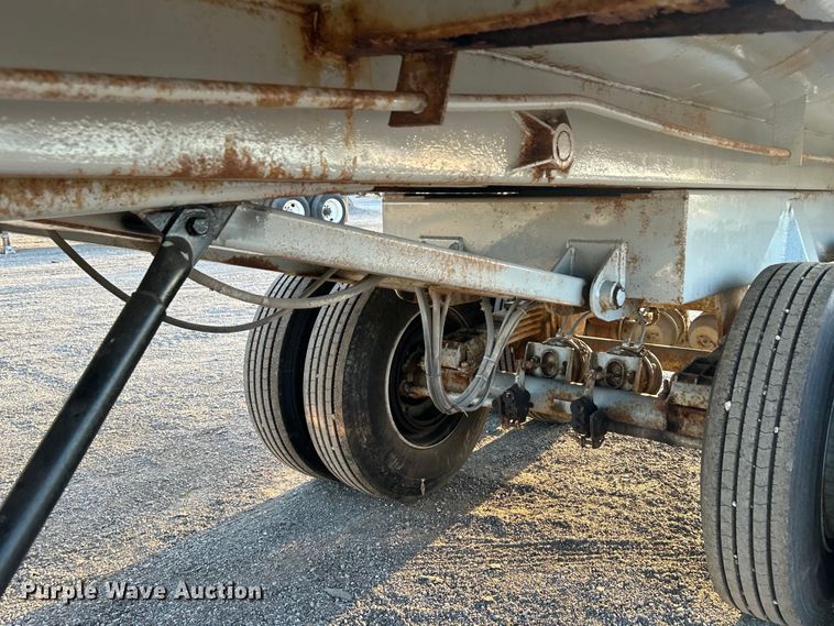 image for item EG0984 1995 Hibilt end dump trailer