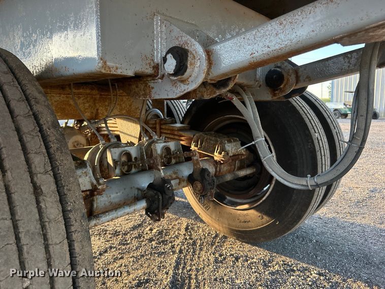 image for item EG0984 1995 Hibilt end dump trailer