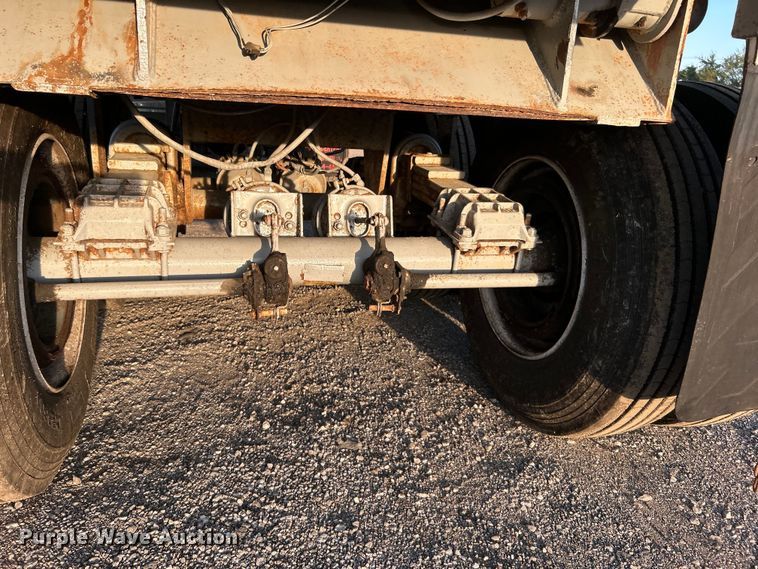 image for item EG0984 1995 Hibilt end dump trailer