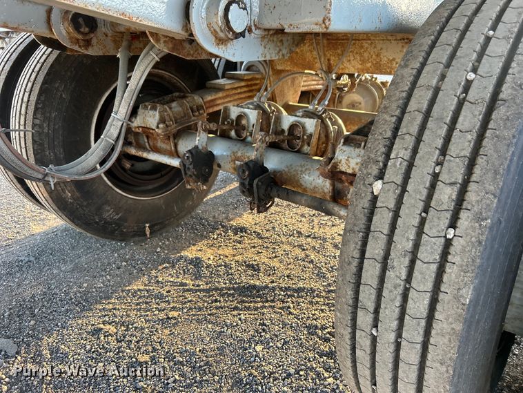 image for item EG0984 1995 Hibilt end dump trailer