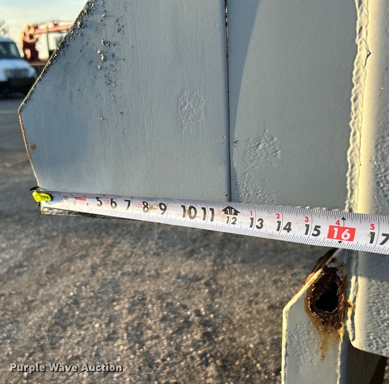 image for item EG0984 1995 Hibilt end dump trailer