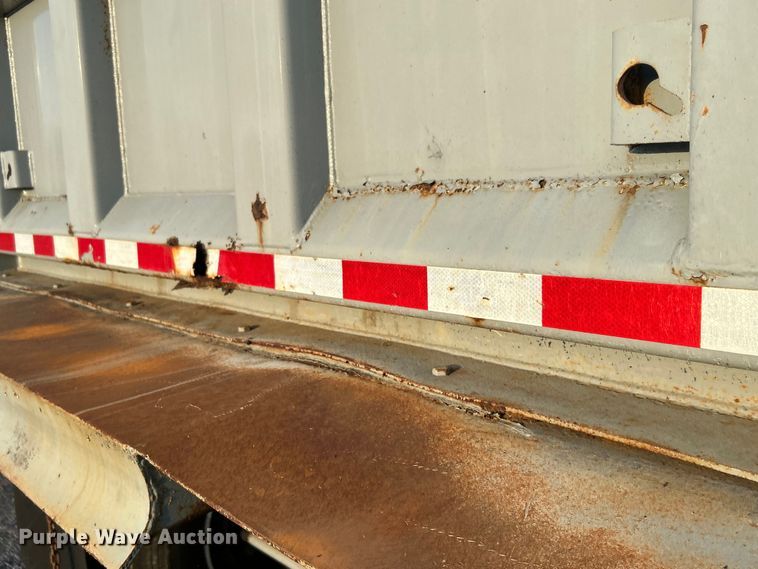 image for item EG0984 1995 Hibilt end dump trailer
