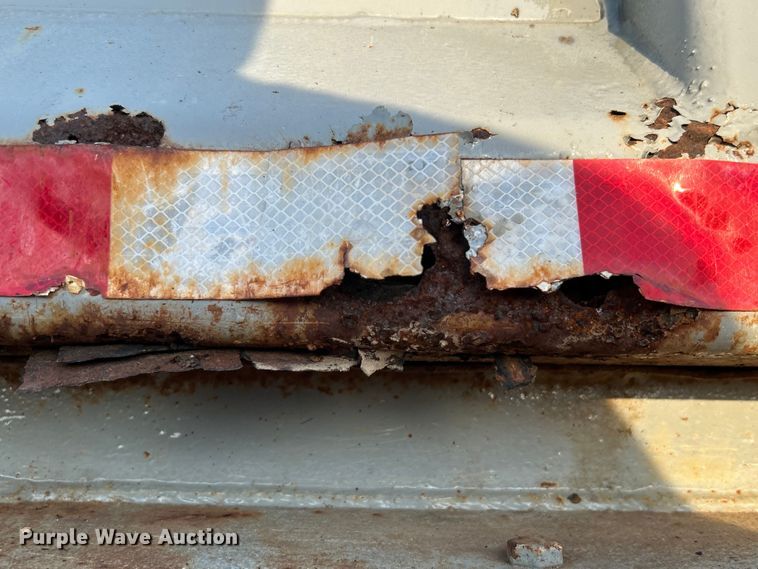 image for item EG0984 1995 Hibilt end dump trailer