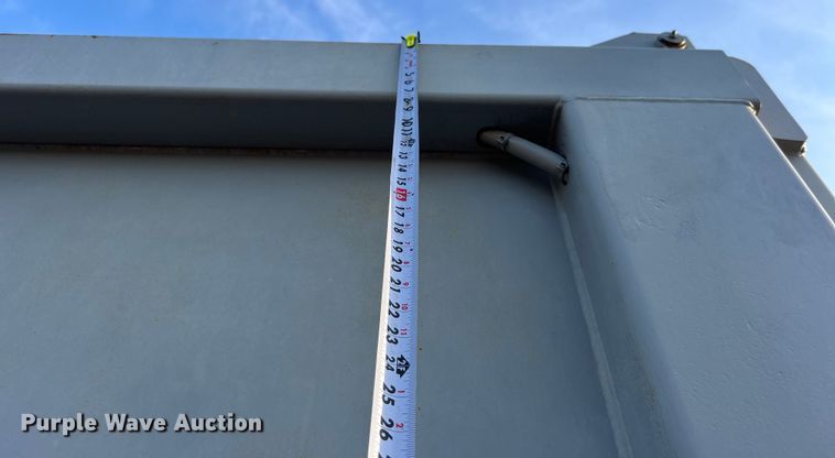 image for item EG0984 1995 Hibilt end dump trailer