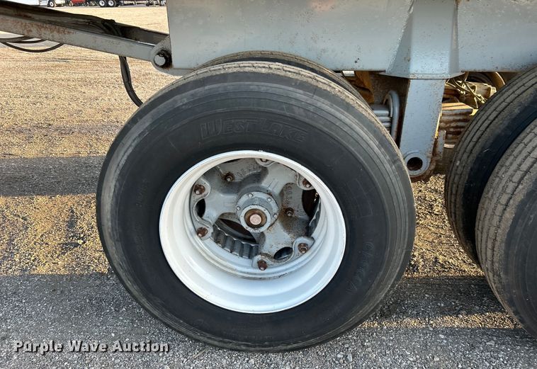 image for item EG0984 1995 Hibilt end dump trailer