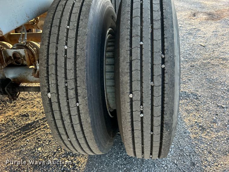 image for item EG0984 1995 Hibilt end dump trailer