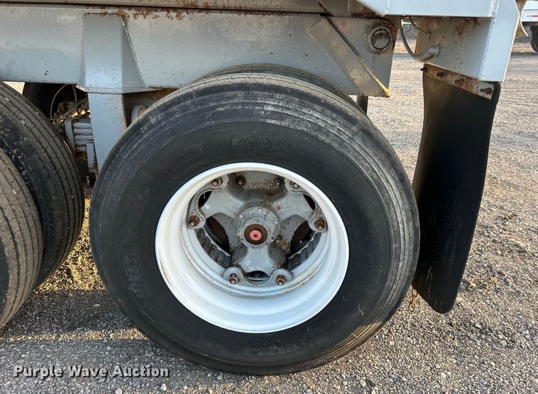 image for item EG0984 1995 Hibilt end dump trailer