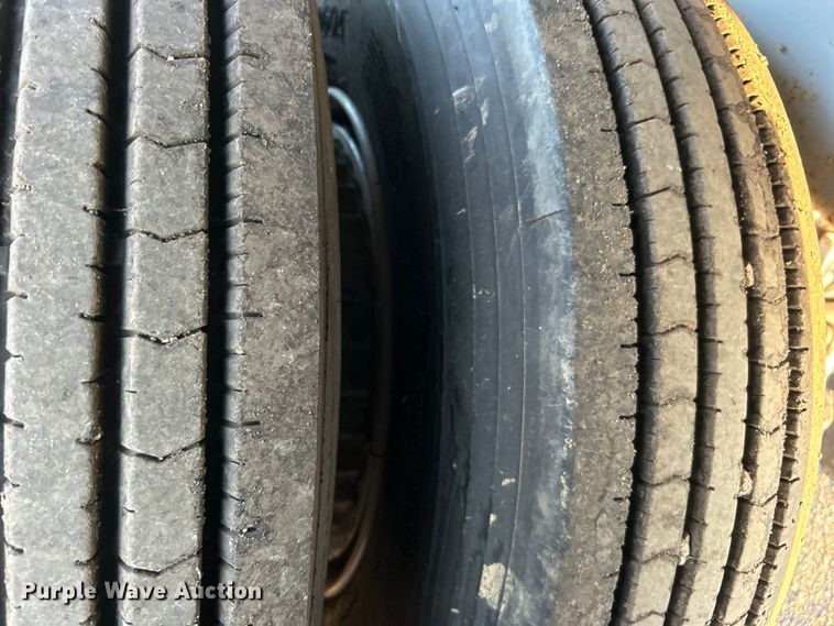 image for item EG0984 1995 Hibilt end dump trailer