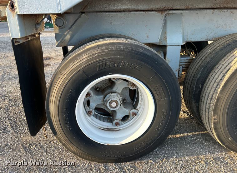 image for item EG0984 1995 Hibilt end dump trailer