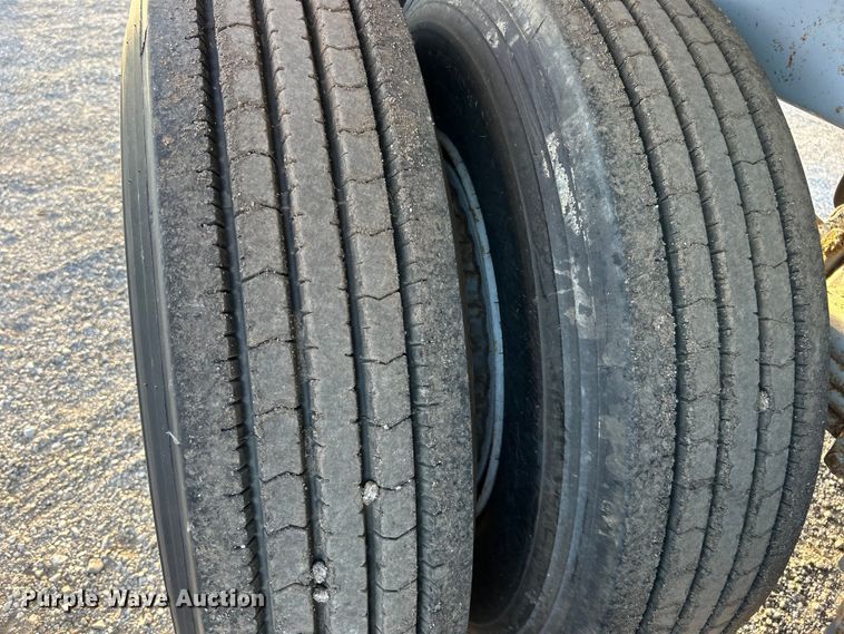 image for item EG0984 1995 Hibilt end dump trailer