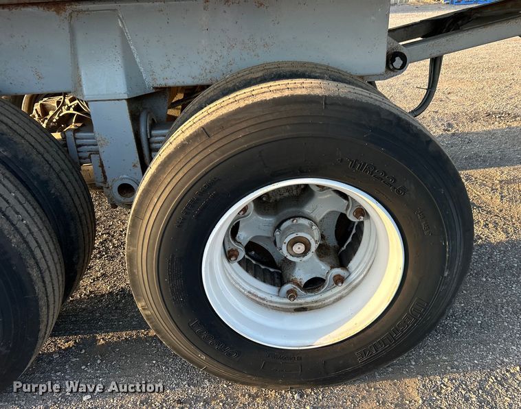 image for item EG0984 1995 Hibilt end dump trailer