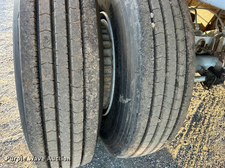 image for item EG0984 1995 Hibilt end dump trailer