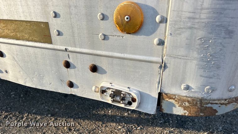 image for item EG0985 1982 Hobbs Trailers dry van trailer