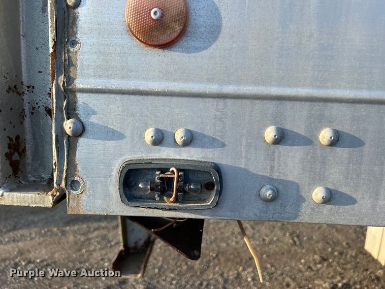 image for item EG0985 1982 Hobbs Trailers dry van trailer