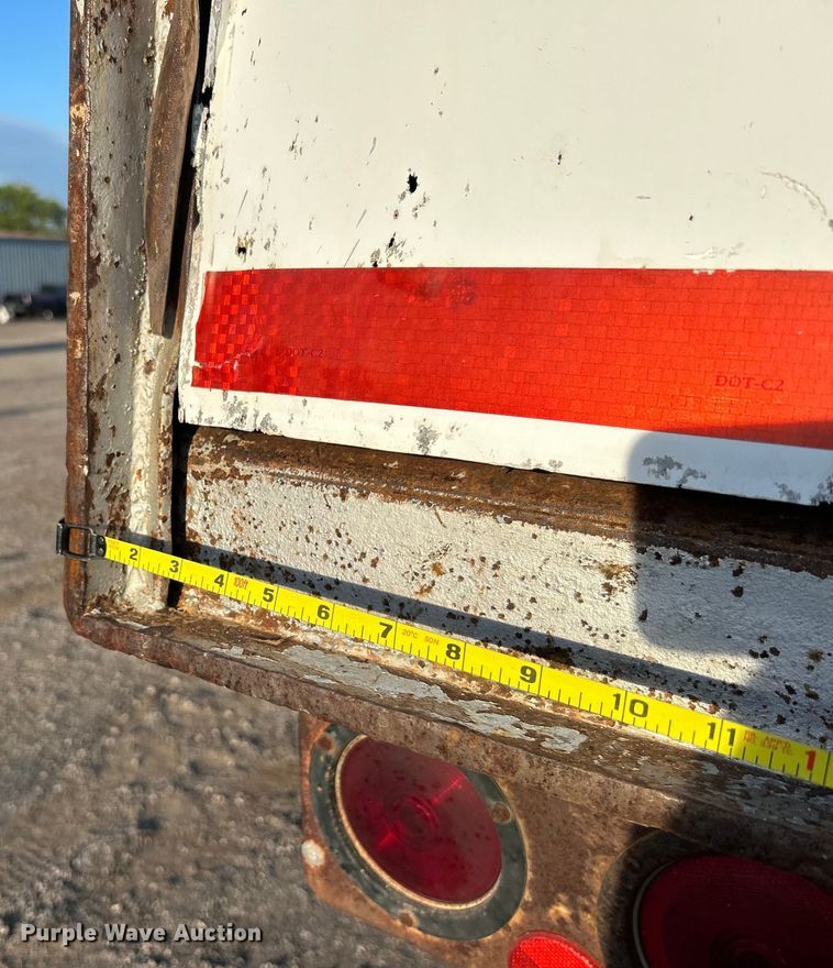 image for item EG0985 1982 Hobbs Trailers dry van trailer