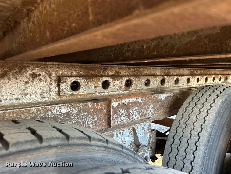 image for item EG0985 1982 Hobbs Trailers dry van trailer