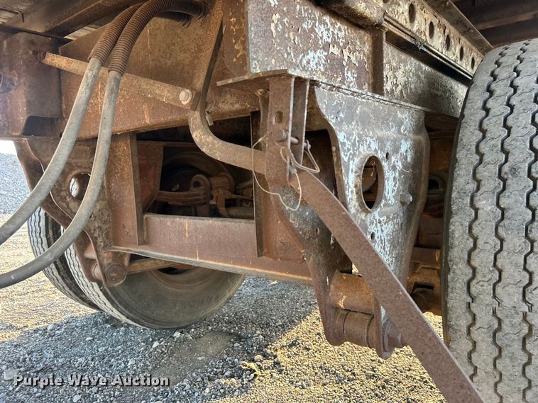 image for item EG0985 1982 Hobbs Trailers dry van trailer