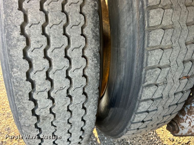 image for item EG0985 1982 Hobbs Trailers dry van trailer