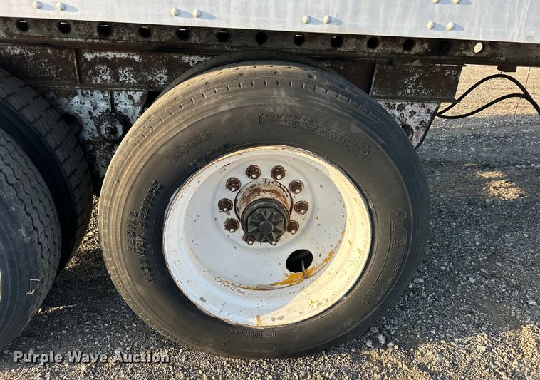 image for item EG0985 1982 Hobbs Trailers dry van trailer