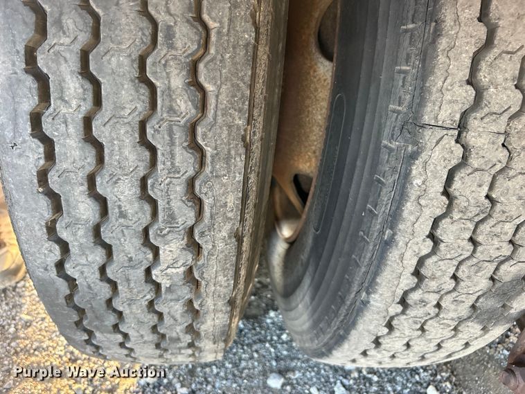 image for item EG0985 1982 Hobbs Trailers dry van trailer