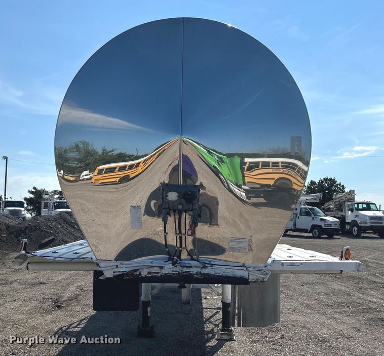 image for item EG0991 1987 Polar SRJ3 tank trailer