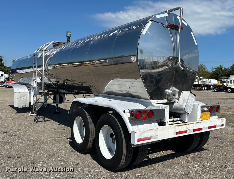 image for item EG0991 1987 Polar SRJ3 tank trailer