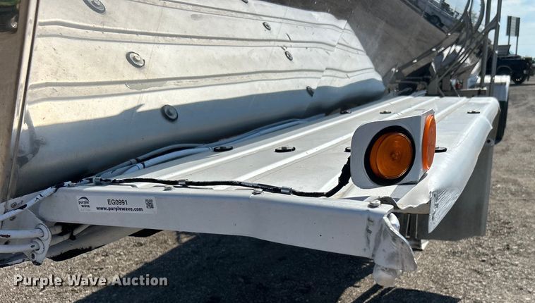 image for item EG0991 1987 Polar SRJ3 tank trailer