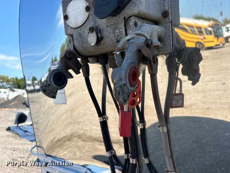 image for item EG0991 1987 Polar SRJ3 tank trailer