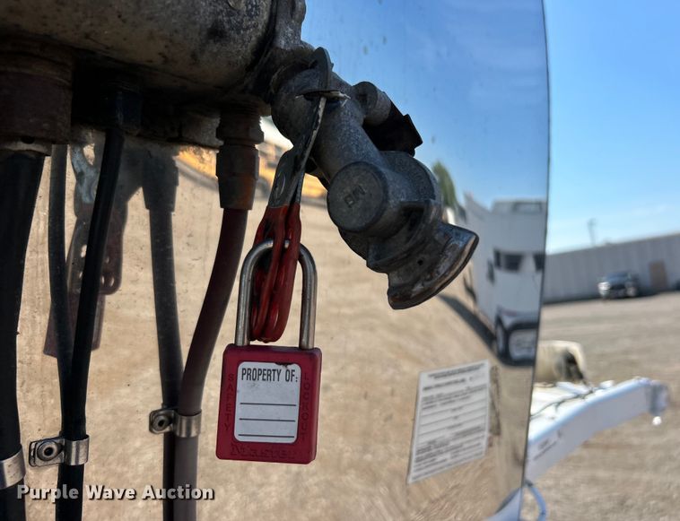 image for item EG0991 1987 Polar SRJ3 tank trailer