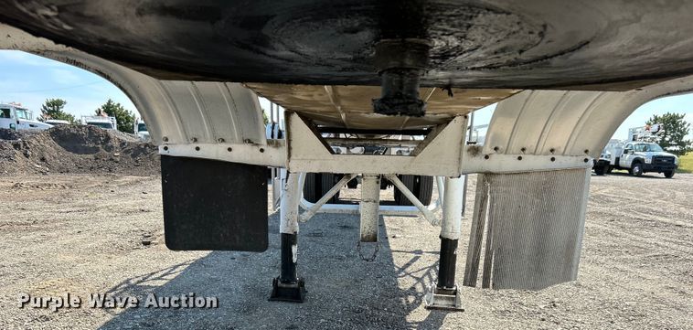 image for item EG0991 1987 Polar SRJ3 tank trailer