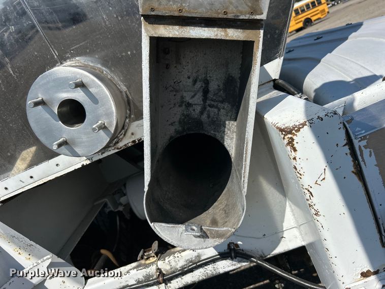 image for item EG0991 1987 Polar SRJ3 tank trailer