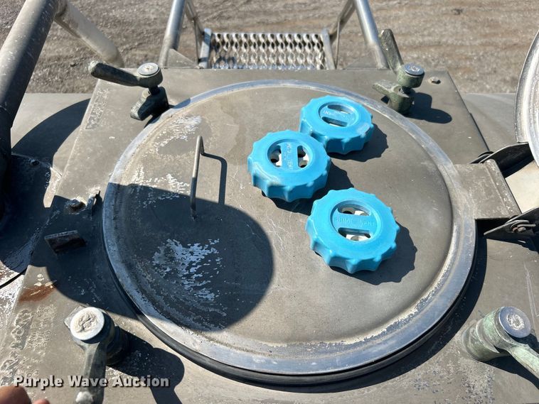 image for item EG0991 1987 Polar SRJ3 tank trailer