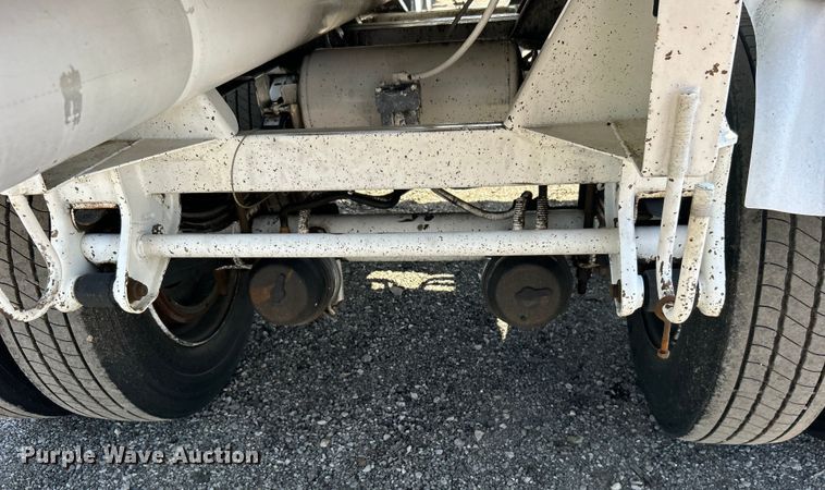 image for item EG0991 1987 Polar SRJ3 tank trailer