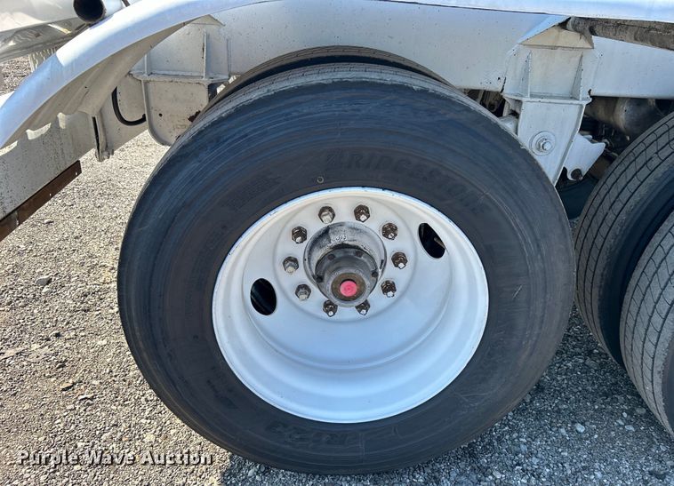 image for item EG0991 1987 Polar SRJ3 tank trailer