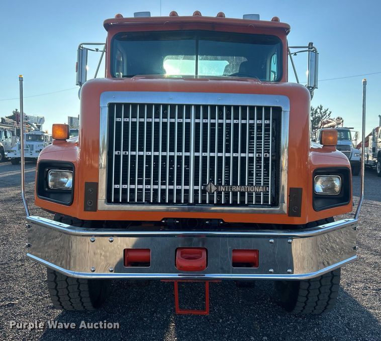 image for item EG1016 1996 International  Paystar 5000 truck cab and chassis