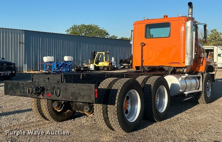 image for item EG1016 1996 International  Paystar 5000 truck cab and chassis