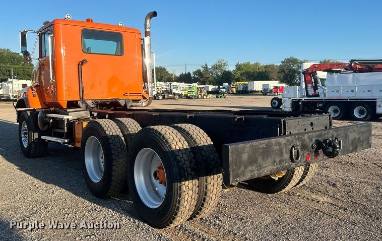 image for item EG1016 1996 International  Paystar 5000 truck cab and chassis