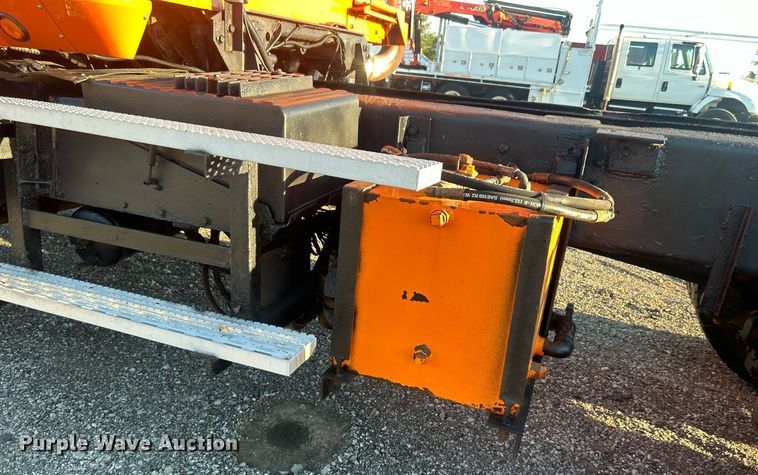 image for item EG1016 1996 International  Paystar 5000 truck cab and chassis