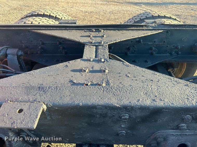 image for item EG1016 1996 International  Paystar 5000 truck cab and chassis